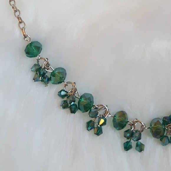 🆕‎ Silver & Iridescent Green Crystal Necklace Set - Picture 5 of 5